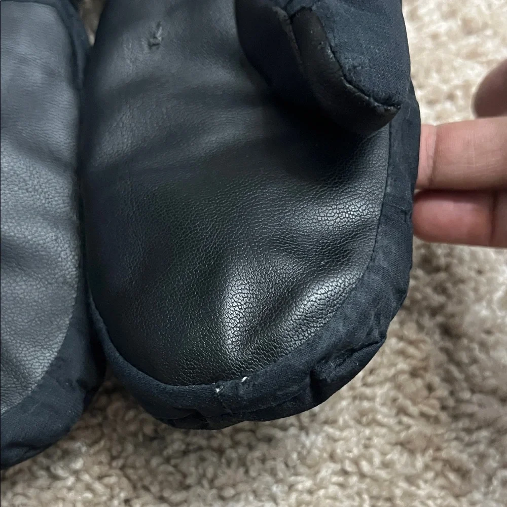 The North Face Black Youth Mittens - Insulated Winter Gloves sz M